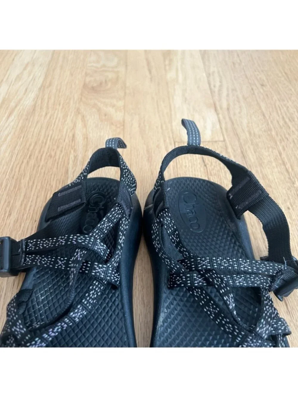 Chaco ZX1 Black Strappy Hiking Sandals Kid/Youth Size 2